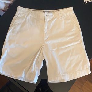 Men’s white khaki shorts (never worn, 32 waist)